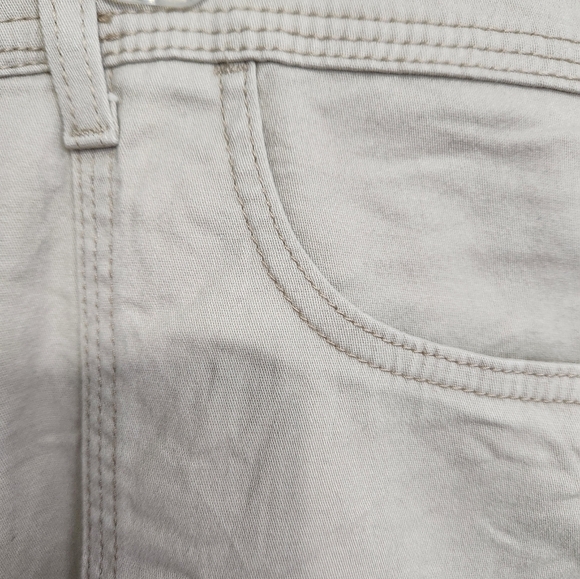 Faded Glory Tan Women's Capri Pants.  Size 26W.  BEAUTIFUL PANTS - Picture 2 of 5